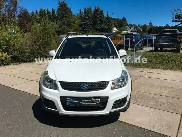 Gebraucht Suzuki SX4 Club 120 PS (88 kW) 2015 Weiß Limousine