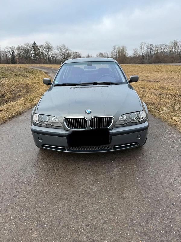 Grau Gebraucht 2002 BMW 330 Limousine | 5.490 € (Superpreis) - Bild 1/4
