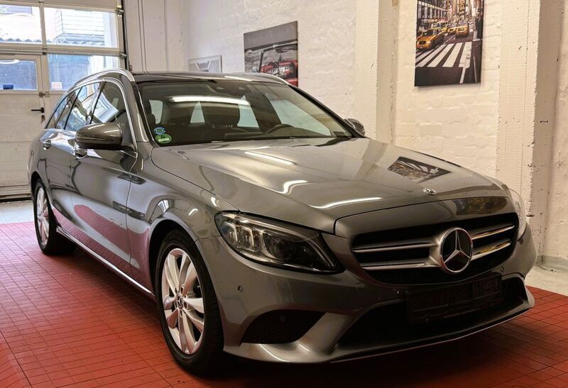 Grau Gebraucht 2019 Mercedes C220 Limousine | 23.900 € (Fairer Preis) - Bild 1/4