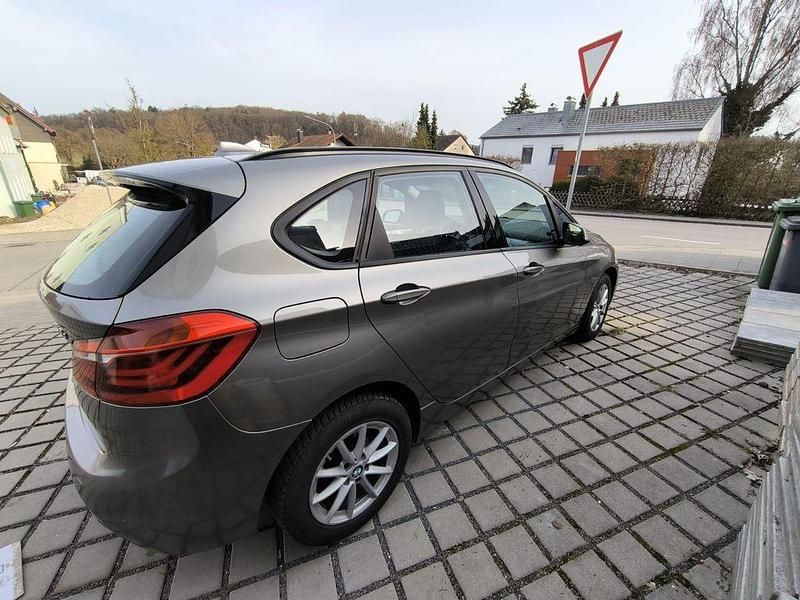 Gebraucht BMW 216 Active Tourer 116 PS (85 kW) 2017 Braun Van / Kleinbus