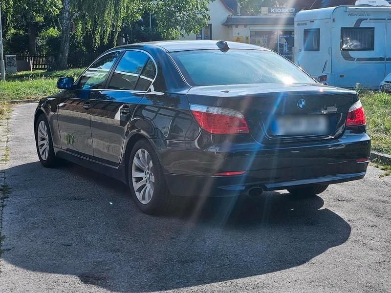 Schwarz Gebraucht 2008 BMW 520 Limousine | 4.999 € (Fairer Preis) - Bild 1/4