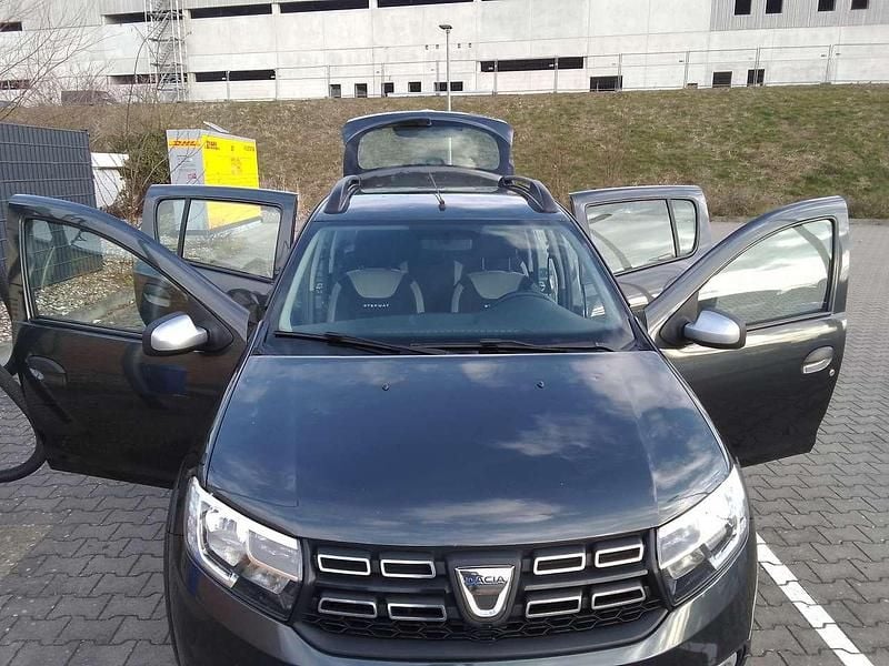 Gebraucht Dacia Sandero Stepway 90 PS (66 kW) 2018 Schwarz Limousine