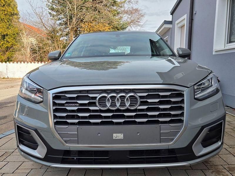 Gebraucht Audi Q2 Ambiente 190 PS (139 kW) 2020 Grau SUV