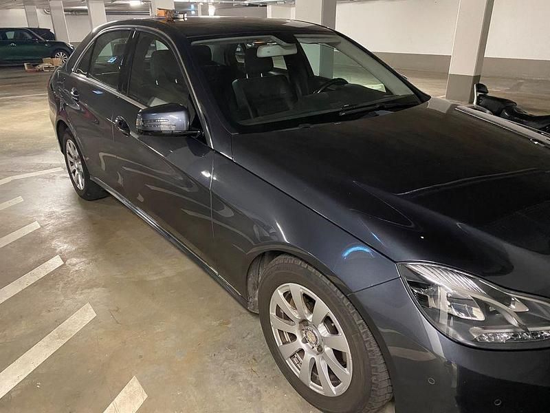 Grau Gebraucht 2014 Mercedes E200 Avantgarde Limousine | 14.200 € (Fairer Preis) - Bild 1/4
