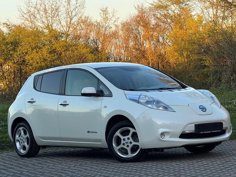 Gebraucht Nissan Leaf Tekna 80 kW (109 PS) 2012 Weiß Kleinwagen