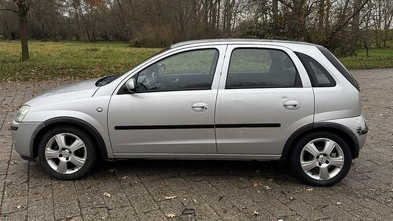 Usata Opel Corsa 60 CV (44 kW) 2004 Argento Utilitaria