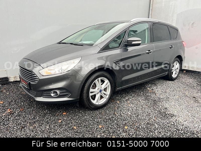 Grau Gebraucht 2018 Ford S-MAX S Van / Kleinbus | 20.990 € (Teuer) - Bild 1/3