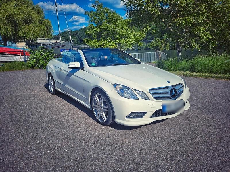 Gebraucht Mercedes E200 AMG 184 PS (135 kW) 2011 Weiß Cabrio
