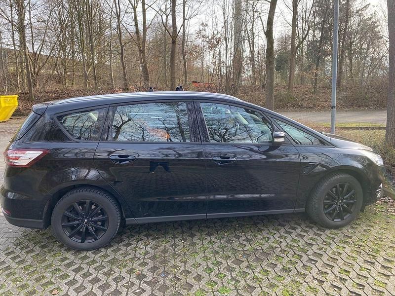 Gebraucht Ford S-MAX Titanium 150 PS (110 kW) 2018 Schwarz Van / Kleinbus