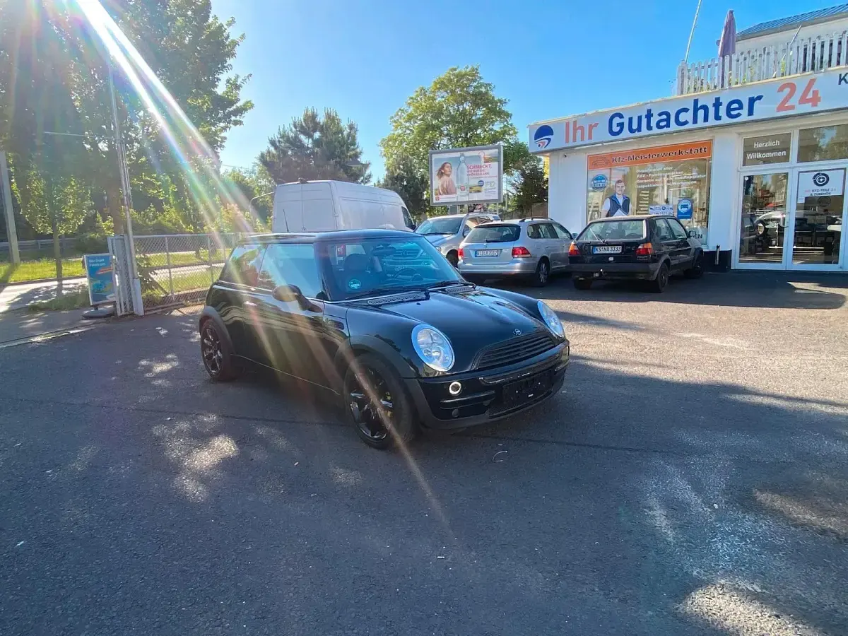 Gebraucht Mini Cooper 90 PS (66 kW) 2002 Schwarz Kleinwagen