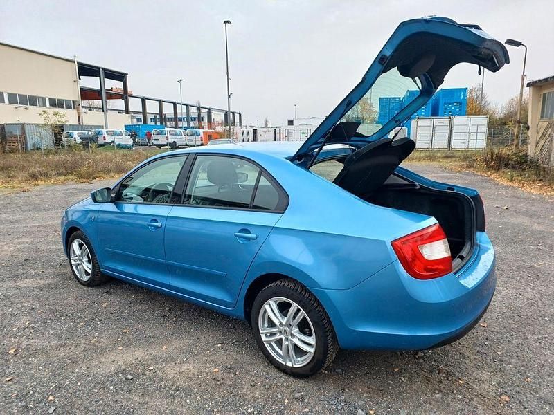 Blau Gebraucht 2013 Skoda Rapid Limousine | 7.300 € (Fairer Preis) - Bild 1/4