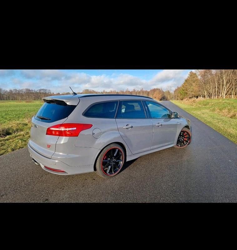 Gebraucht Ford Focus ST 185 PS (136 kW) 2017 Grau Kombi