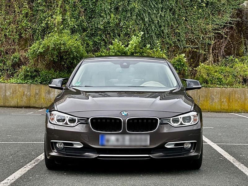 Usata BMW 320 184 CV (135 kW) 2013 Marrone Berlina