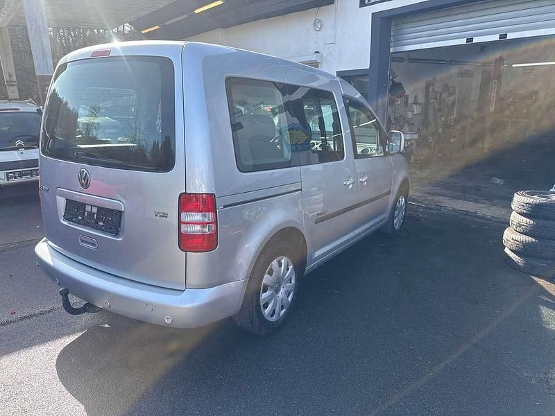 Gebraucht VW Caddy Trendline 105 PS (77 kW) 2012 Reflexsilber metallic Van / Kleinbus