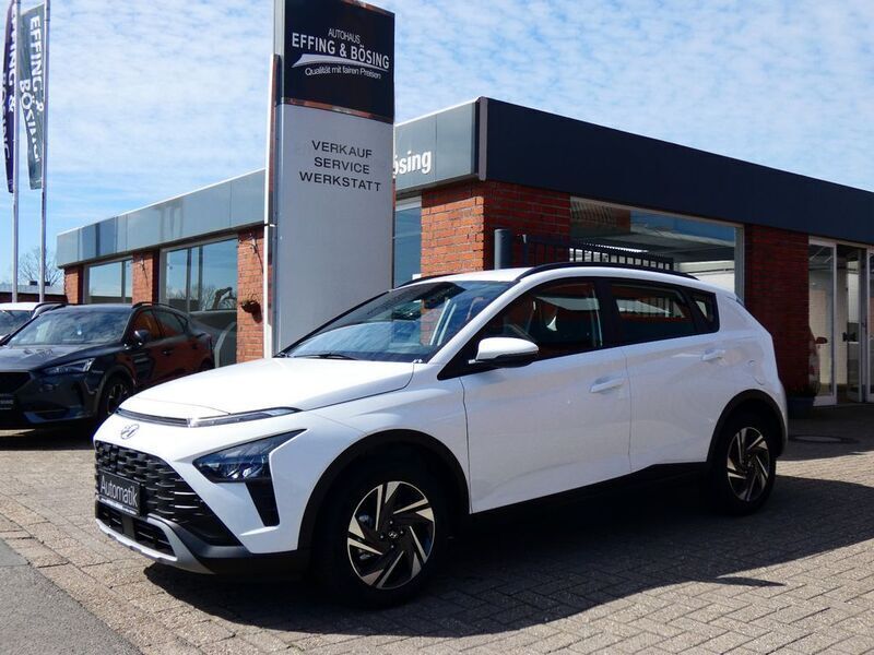 Weiß Gebraucht 2022 Hyundai Bayon Trend SUV | 19.400 € (Fairer Preis) - Bild 1/4
