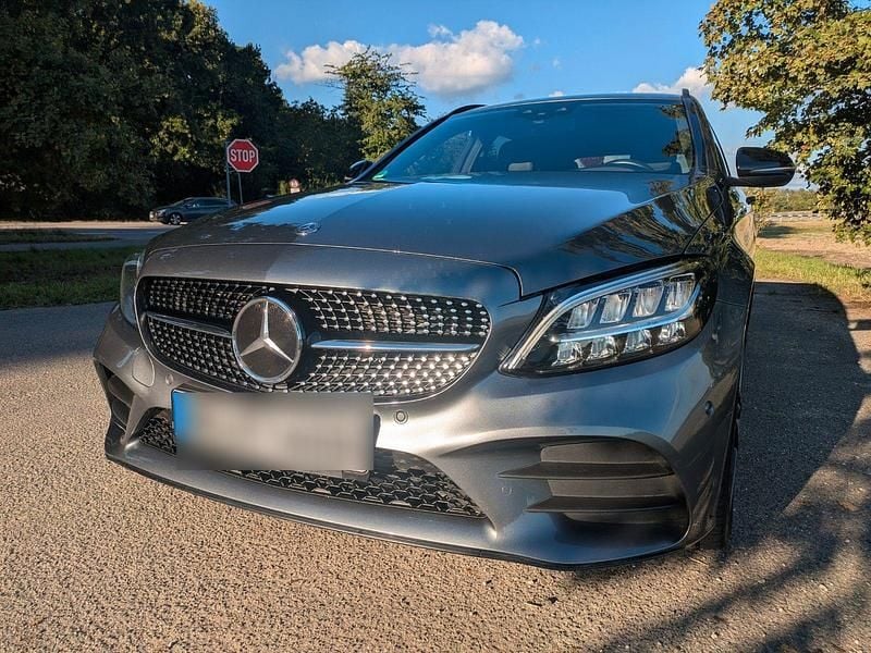 Grau Gebraucht 2020 Mercedes C300e AMG line Kombi | 27.500 € (Teuer) - Bild 1/4