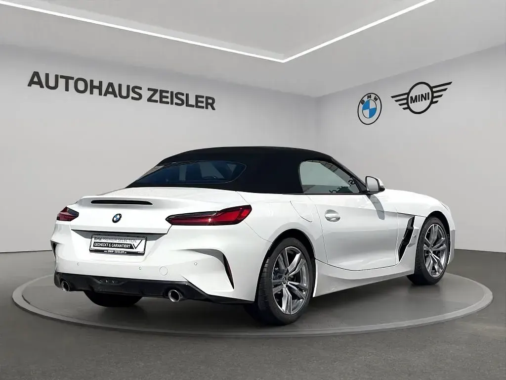 Gebraucht BMW Z4 Sport Line 197 PS (144 kW) 2025 Alpinweiß uni Cabrio