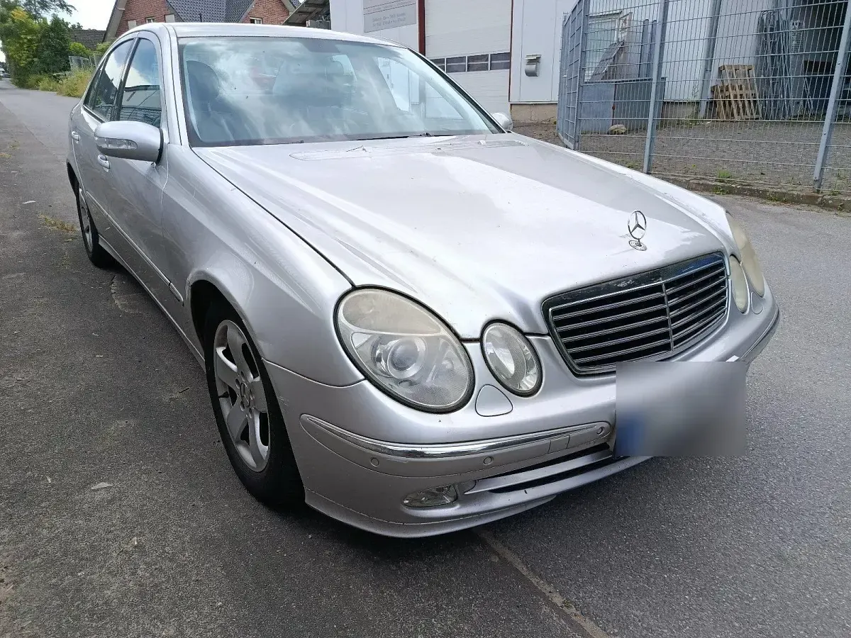 Gebraucht Mercedes E320 204 PS (150 kW) 2003 Silber Limousine