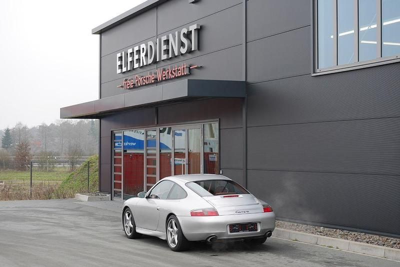 Gebraucht Porsche 996 300 PS (220 kW) 2000 Silber Coupé