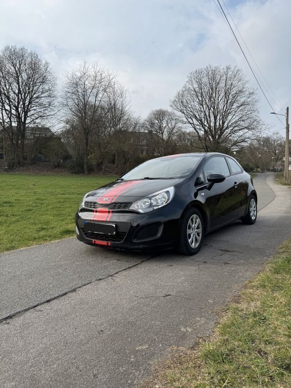Schwarz Gebraucht 2014 Kia Rio Limousine | 5.200 € (Guter Preis) - Bild 1/4