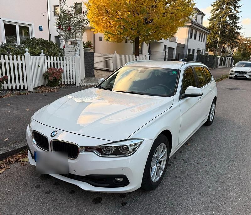 Weiß Gebraucht 2018 BMW 320 Kombi | 8.999 € (Guter Preis) - Bild 1/4