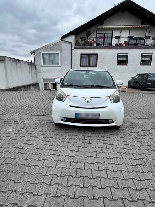 Gebraucht Toyota iQ 68 PS (50 kW) 2009 Weiß Kleinwagen