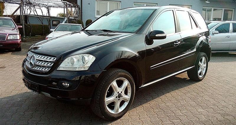 Gebraucht Mercedes ML320 224 PS (164 kW) 2008 Schwarz SUV