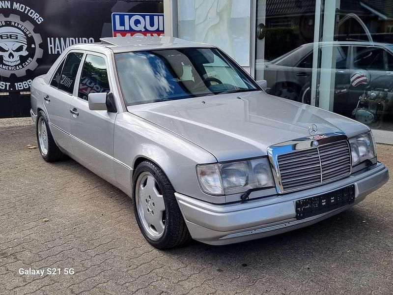 Silber Gebraucht 1992 Mercedes E400 Limousine | 24.900 € - Bild 1/4