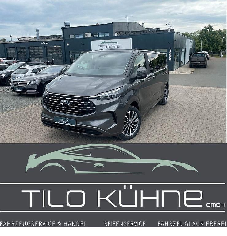 Gebraucht Ford Tourneo Titanium 150 PS (110 kW) 2025 Grau Van / Kleinbus