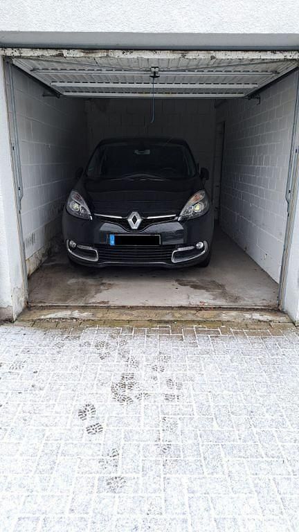 Schwarz Gebraucht 2016 Renault Scénic III LIMITED Van / Kleinbus | 8.590 € (Fairer Preis) - Bild 1/4