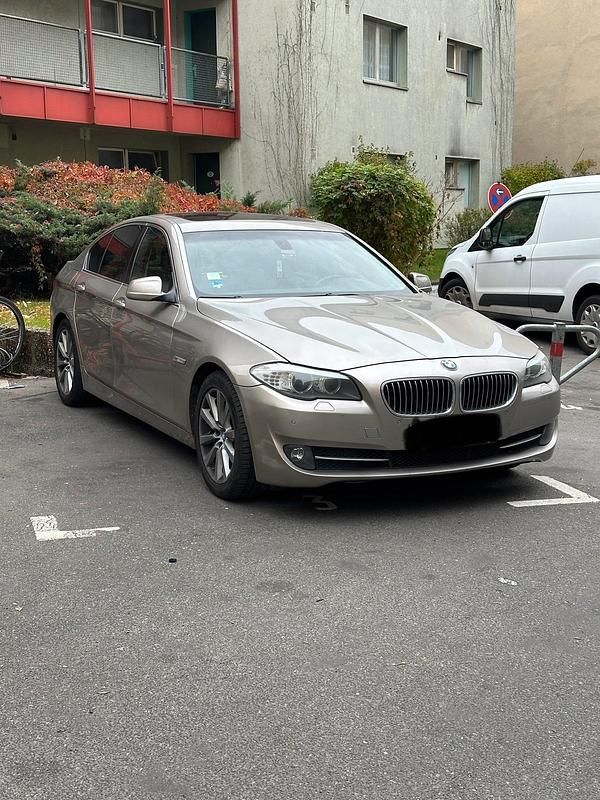 Beige Gebraucht 2010 BMW 525 Limousine | 9.500 € (Superpreis) - Bild 1/4