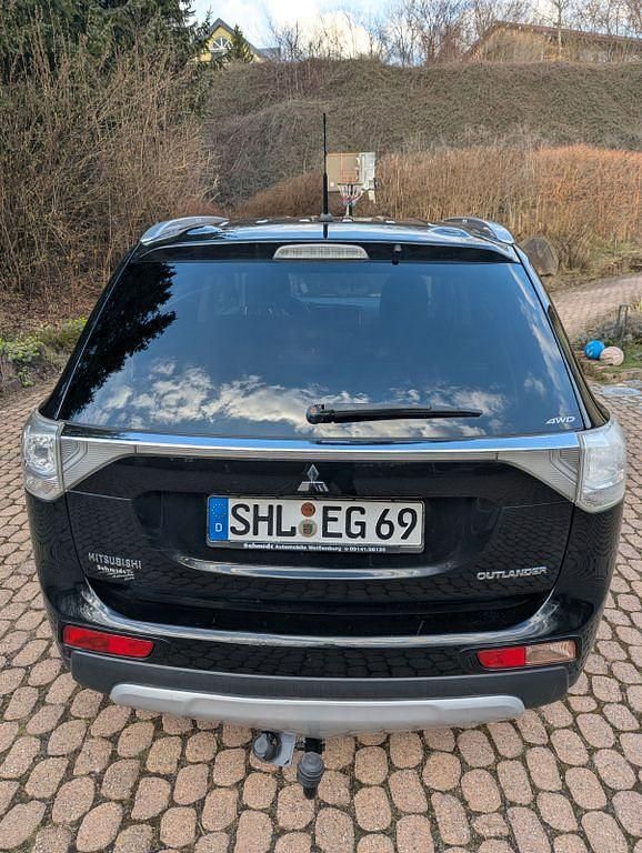Gebraucht Mitsubishi Outlander 150 PS (110 kW) 2014 Schwarz SUV