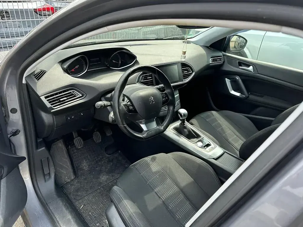 Gebraucht Peugeot 308 131 PS (96 kW) 2015 Lack grau artense/metalliclackierung (metallic) Kombi