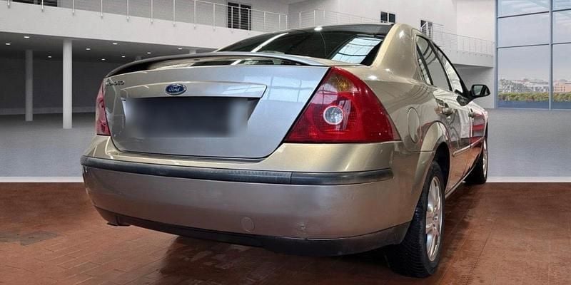 Gebraucht Ford Mondeo 125 PS (91 kW) 2003 Gold Limousine