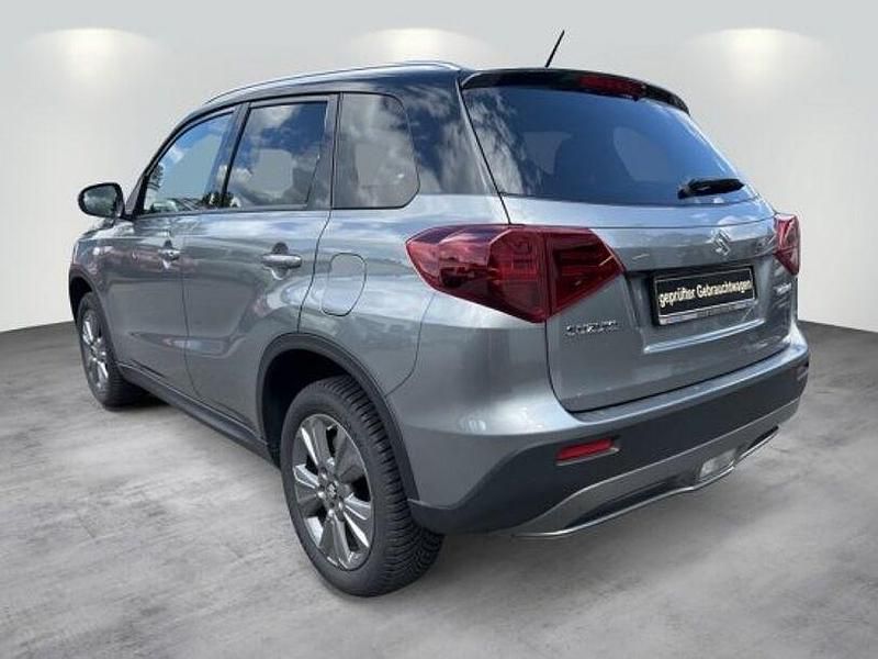 Gebraucht Suzuki Vitara Comfort 102 PS (75 kW) 2023 Galactic/cosmic black pearl met SUV
