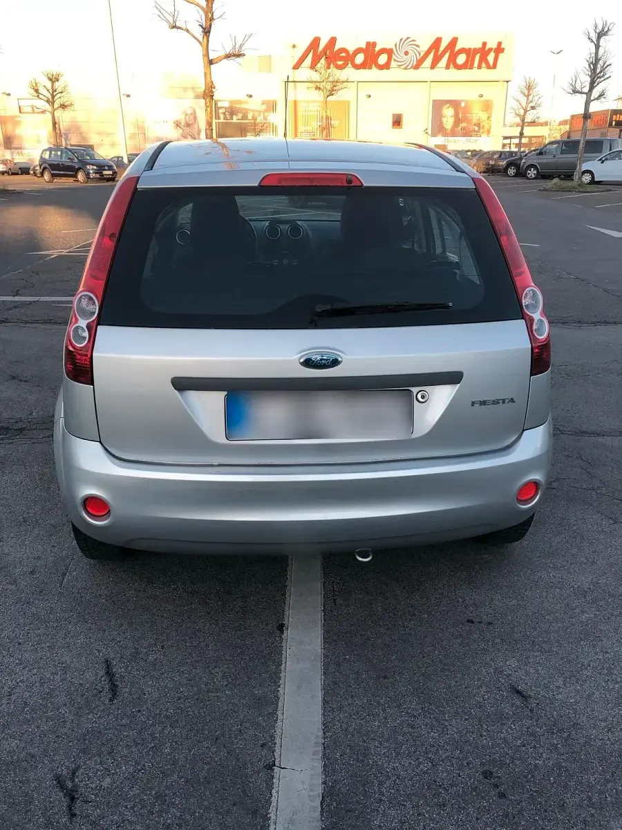 Gebraucht Ford Fiesta 80 PS (58 kW) 2007 Grau Kleinwagen