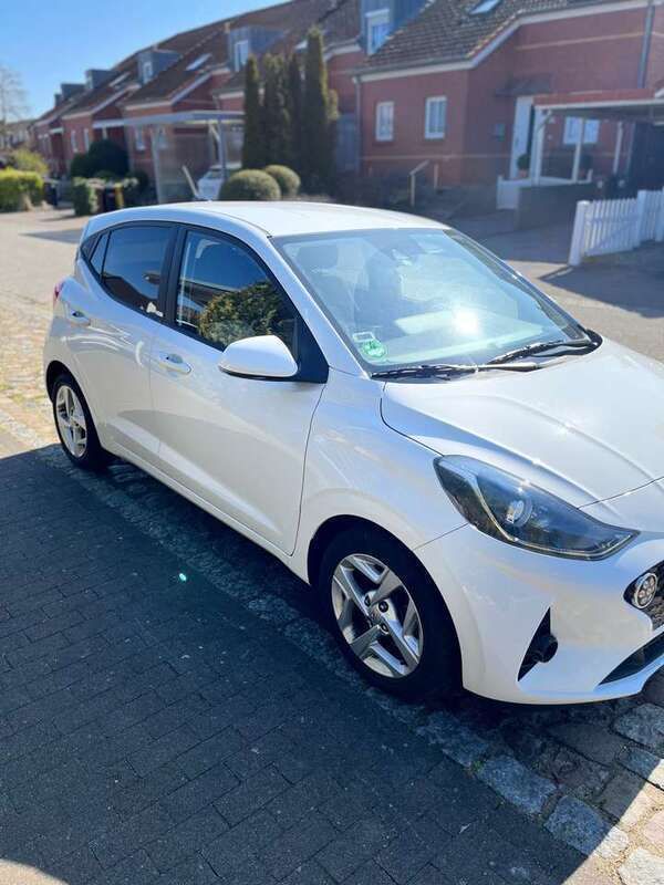 Weiß Gebraucht 2020 Hyundai i10 Style Kleinwagen | 13.900 € (Fairer Preis) - Bild 1/3
