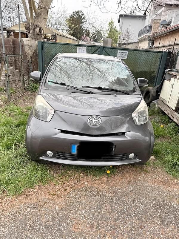 Gebraucht Toyota iQ 98 PS (72 kW) 2010 Grau Kleinwagen