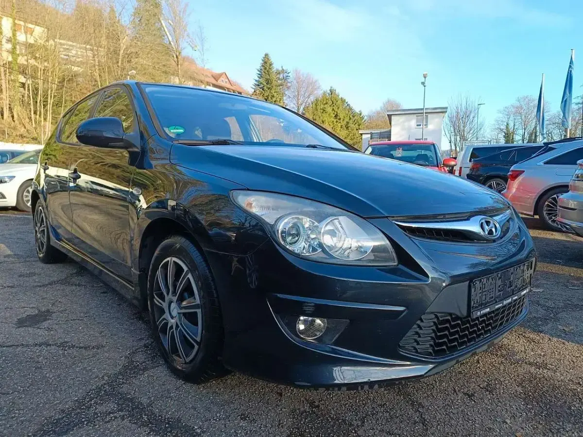 Gebraucht Hyundai i30 Classic 109 PS (80 kW) 2011 Stone black Limousine