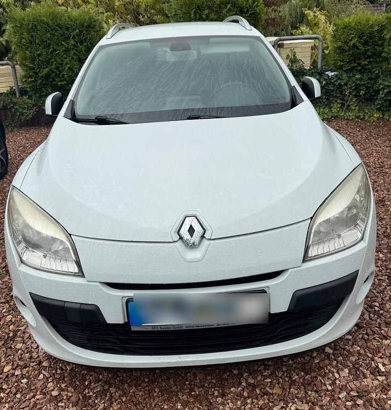 Weiß Gebraucht 2010 Renault Mégane GrandTour Kombi | 2.800 € - Bild 1/4