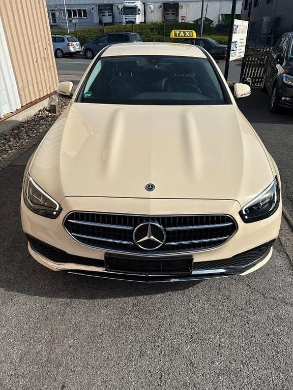 Gebraucht Mercedes E200 160 PS (117 kW) 2023 Beige Limousine