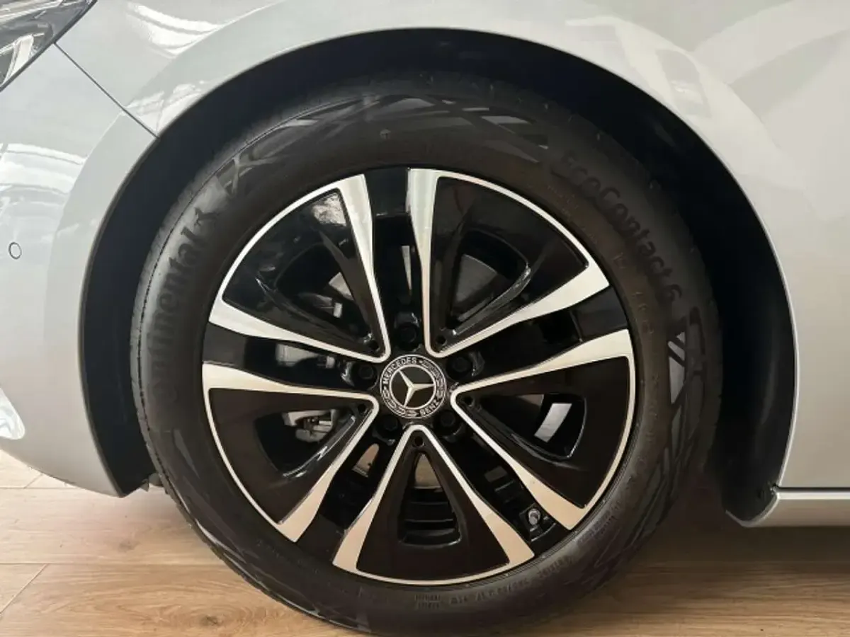 Gebraucht Mercedes B180 Progressive 136 PS (100 kW) 2025 Lack hightechsilber Kleinwagen