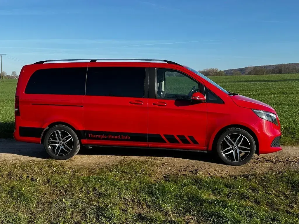 Gebraucht Mercedes V220 163 PS (119 kW) 2020 Rot Van / Kleinbus