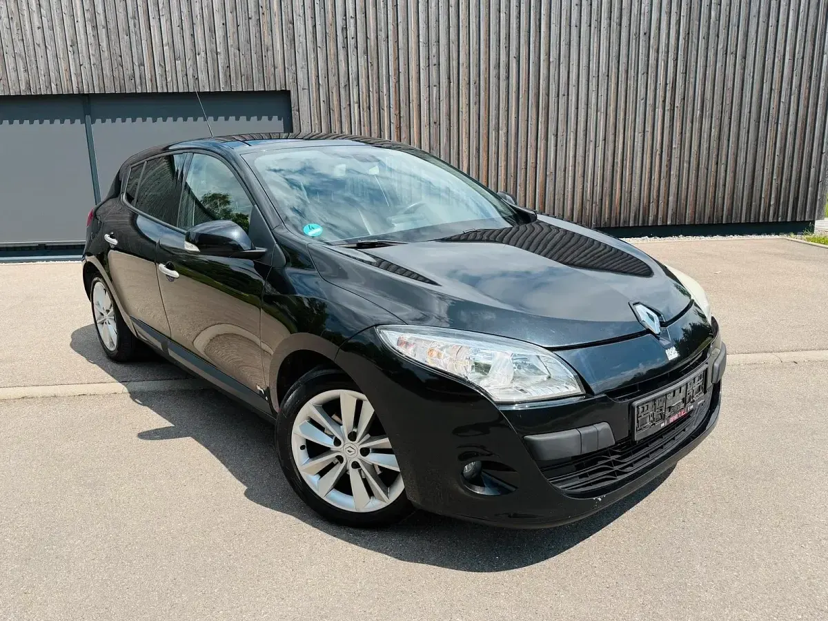 Używany Renault Mégane 130 KM (95 kW) 2010 Czarny Sedan/Limuzyna