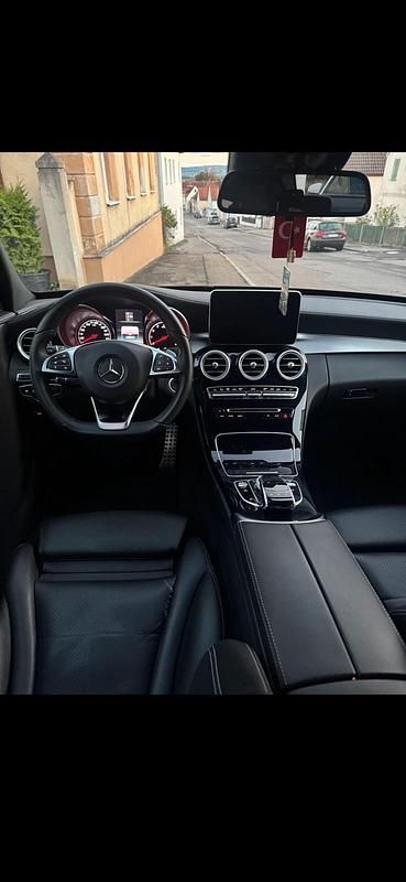 Gebraucht Mercedes C300 245 PS (180 kW) 2015 Schwarz Limousine