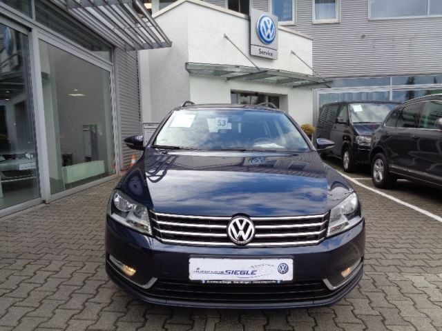 Gebraucht VW Passat 140 PS (102 kW) 2013 Blau metallic Kombi