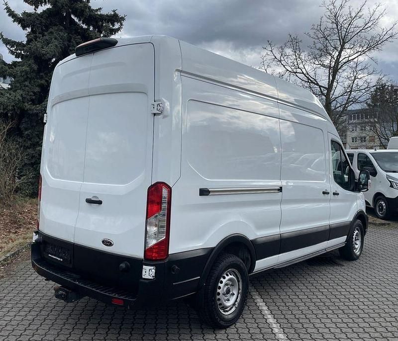 Gebraucht Ford Transit Trend 131 PS (96 kW) 2020 Weiß Van / Kleinbus