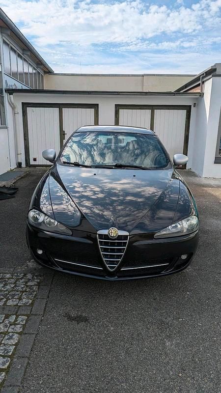 Gebraucht Alfa Romeo 147 105 PS (77 kW) 2010 Schwarz Kleinwagen