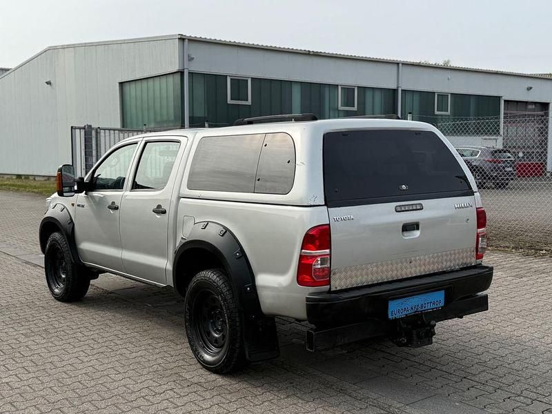 Gebraucht Toyota HiLux 144 PS (105 kW) 2012 Silber Pickup