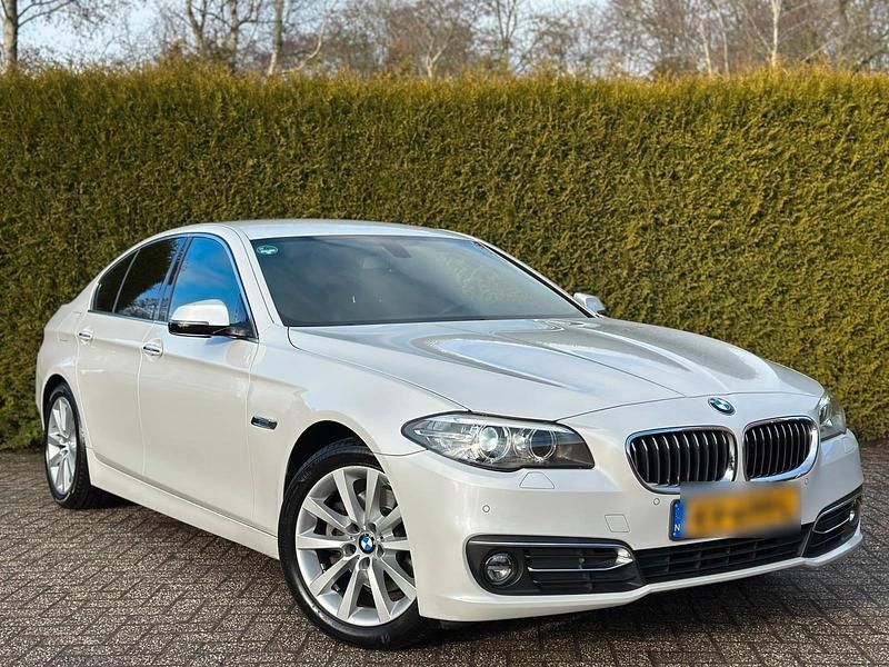 Weiß Gebraucht 2016 BMW 520 Executive Limousine | 18.995 € (Etwas zu teuer) - Bild 1/4